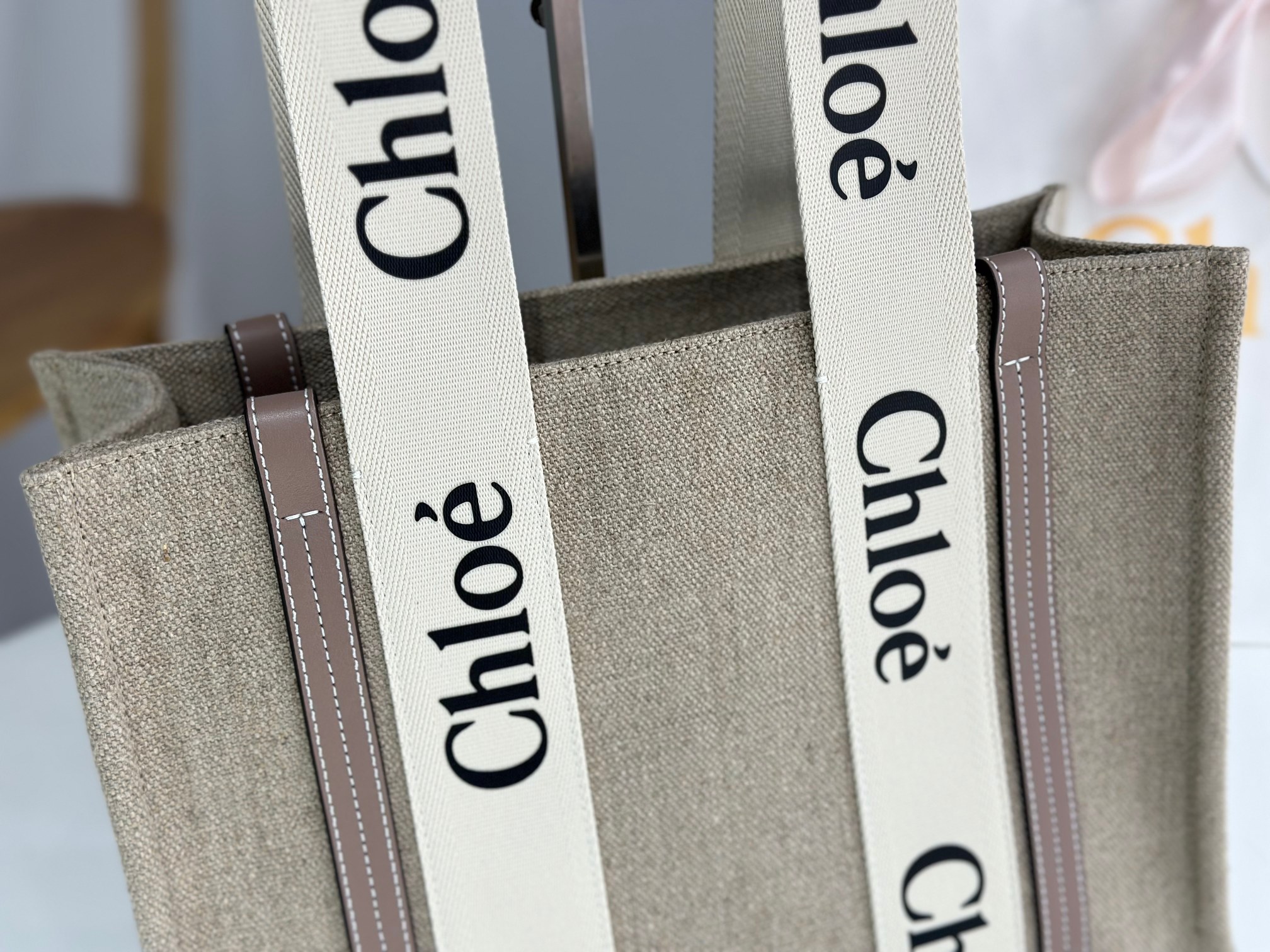 Chloe Medium Woody Tote Bag In Linen 